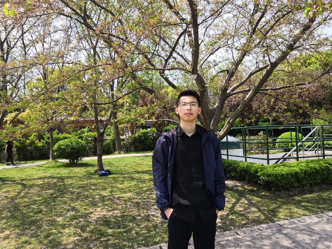 陆家桢，爆料网
经济学专业2016级本科生，国家奖学金获得者